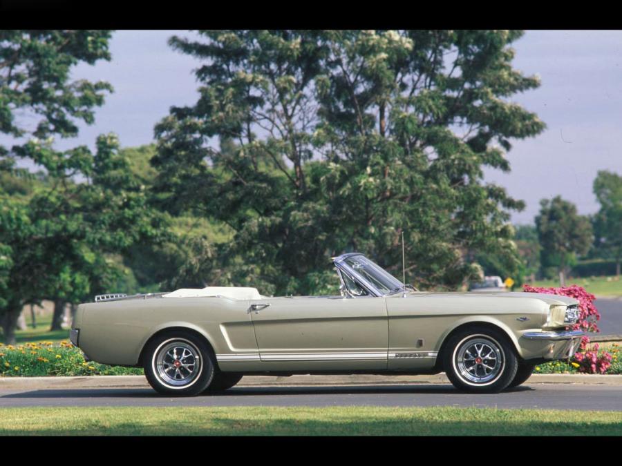  Ford Mustang GT Convertible 1965 года  (фото 2 из 13)